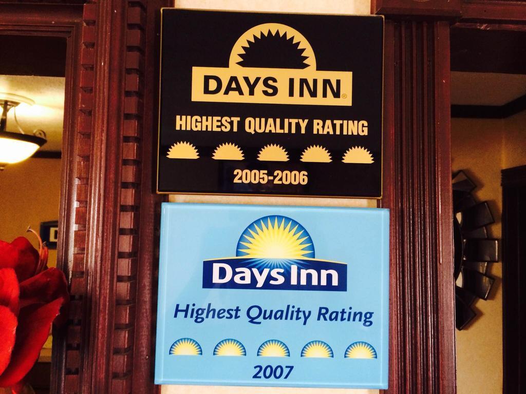 Days Inn By Wyndham 프랫 외부 사진