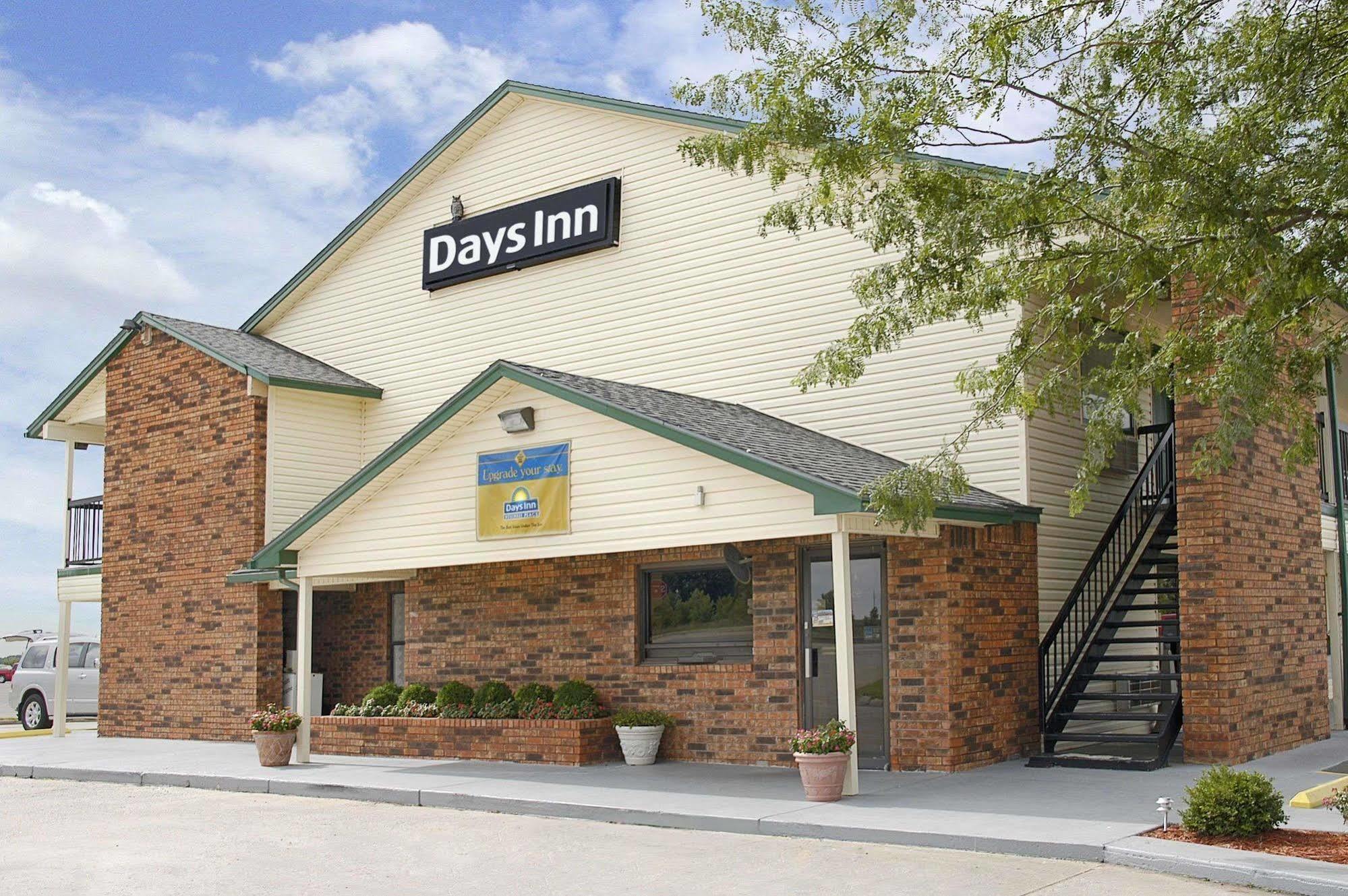 Days Inn By Wyndham 프랫 외부 사진